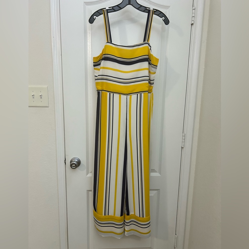 ⭐️NWT-Japna Gold, Navy & White Women’s Sleeveless Jumper